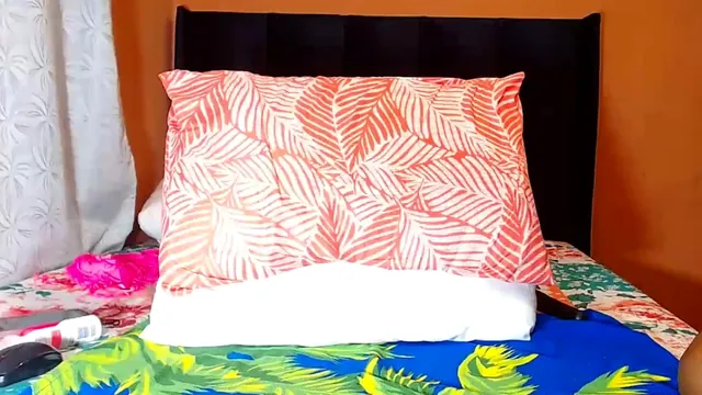 ThickRosie Fucks Herself with a Dildo