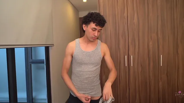 Aquiles vaezta lets a big-ass latina use the shower and sex follows
