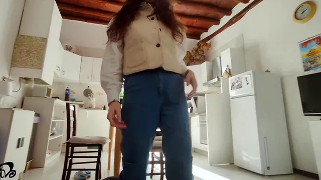 Balegras pleads with ElivaLove for oral and ends up with a handjob