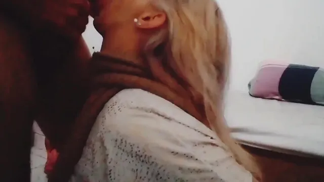 Blonde MILF gives the plasterer Fabinho Costha a thick-cock blowjob