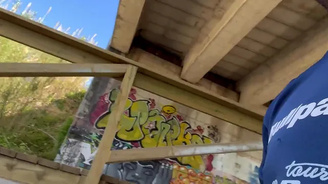 By the river, condegato takes Larubiax from behind and goes bareback anal