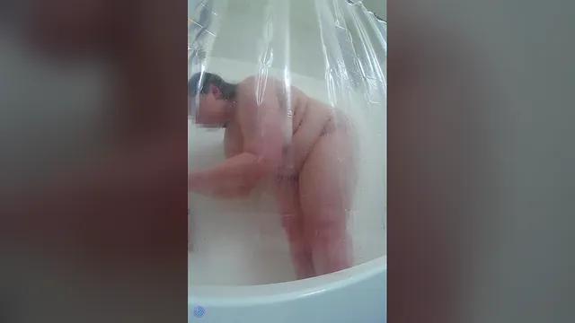Bbberrysweet washes long hair in the bathroom shower