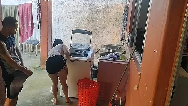 With the wife out of the house, the maid gives in to Kasallpimenta