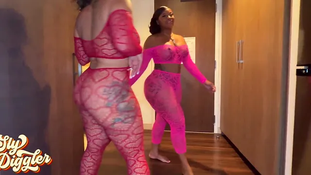 Jayla Page and Raven Thick ride Sly Diggler one after the other in a threesome