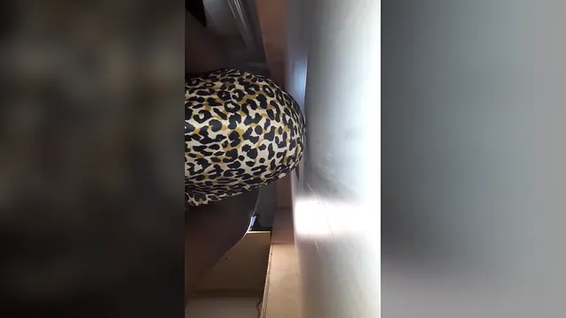 BBC Is After Anal with an Ebony MILF Through a Gloryhole