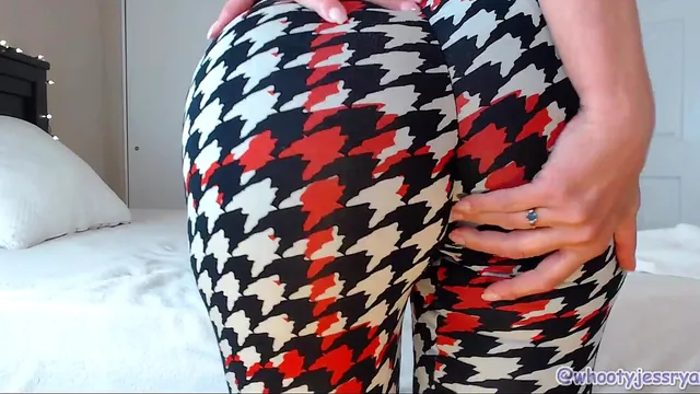 JessRyan Twerks in Yoga Pants Then Rides a BBC Cowgirl Style