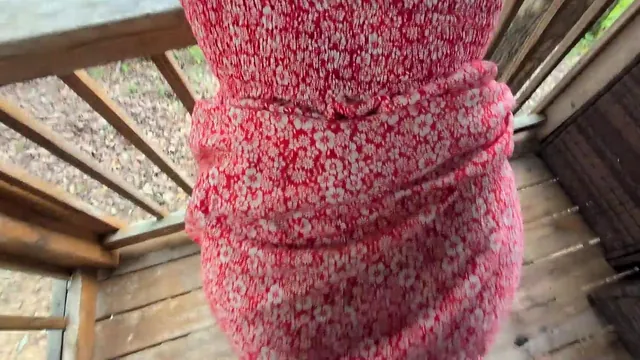 Redhead twerks and grinds in a dress on Evanandnina outdoors
