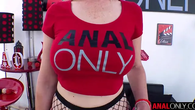 Logan Long Stretches Out Lilly James with a Slow Anal Opening