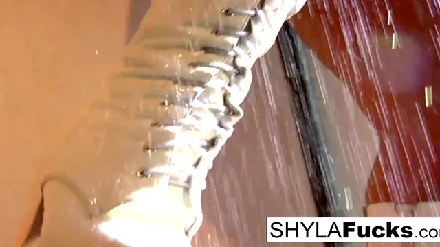Shyla Stylez Plays with Herself in a Rare Nude Solo