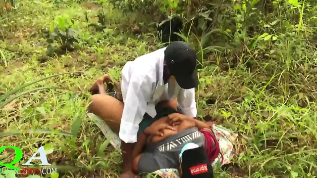 Ebony Fuck Queen and African Big Dick Go At It Under the Shade
