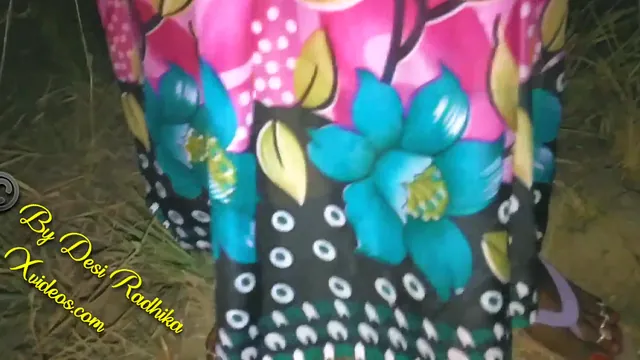 Desi Couple Has Outdoor Sex in a Village Jungle