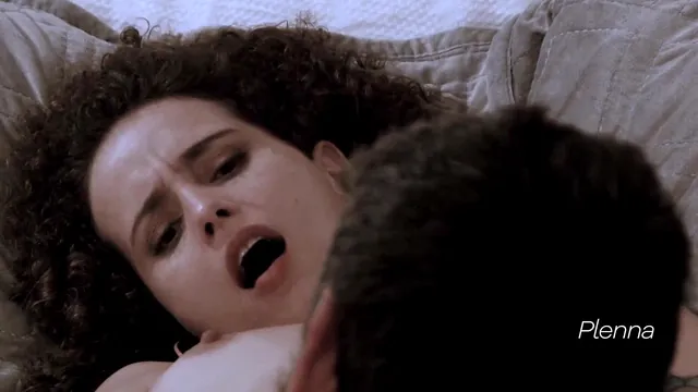 Brazilian brunette pays for a rental house by sucking the owner