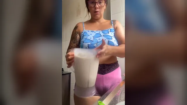 Dai Belan is dying for it and shows off a swollen pussy