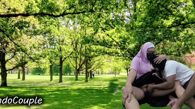 Indowife and Pinaythreesome Have Outdoor Sex in a Public Park