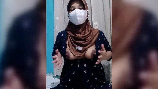 Hairy housewife Rional masturbates alone while husband works