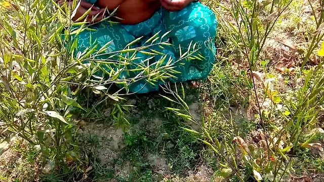 Village handjob in a wheat field turns into rough outdoor sex