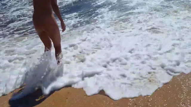 Fit Couple Gets Wild Outdoors at the Beach with Oral, Handjob and Teasing
