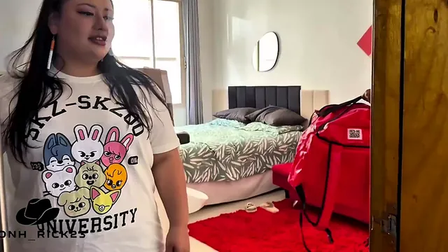 Agatha ludovino gives the food delivery driver Jonh Rick23 a warm welcome