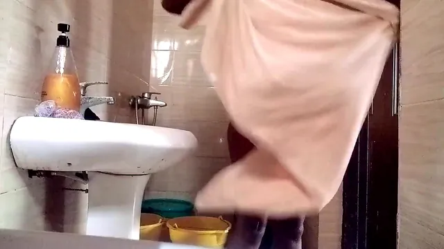 Sweetkuzy takes a sexy shower in a women only video