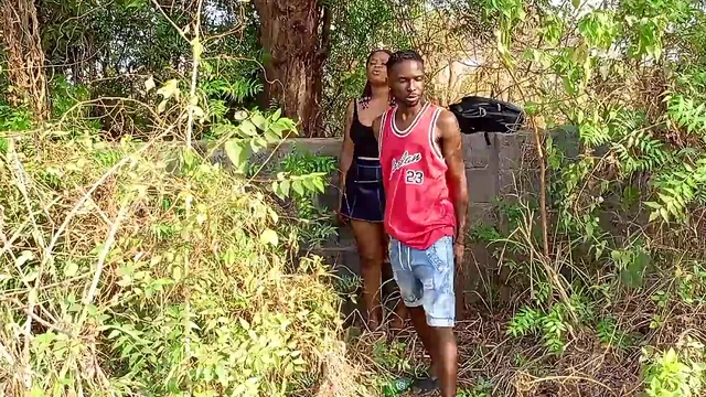 Switcock has sex with Tall lizzy right by the roadside