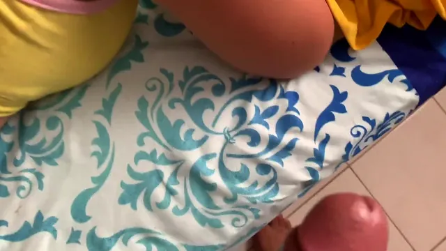 Mibabycouple hands over a phone, then Gordofuck licks her ass and fucks her
