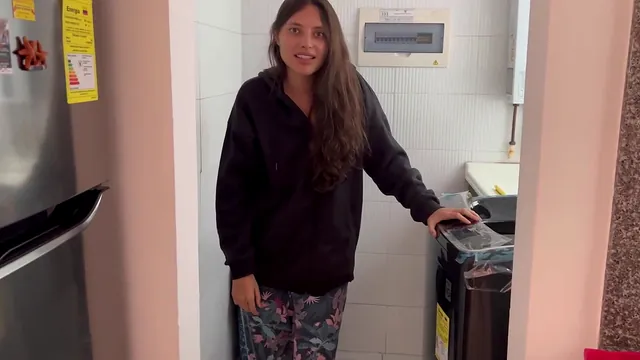 Girlfriend catches a cheating partner on a hot call in a guest room