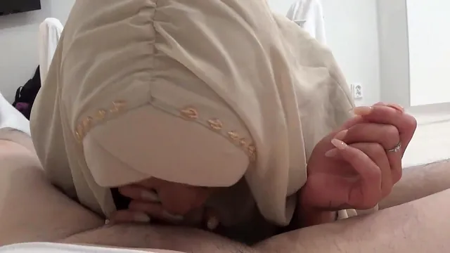 Horny Heshri MILF Daphne Klyde has Iranian sex with Qombol
