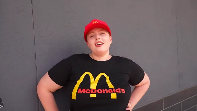 Mia Dior Fucks a Hiring Manager to Land a New Job After a Mcdonald's Firing