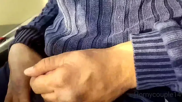 Cute Indian babe is fingered in the car and gives Desisaarabhabhi a handjob