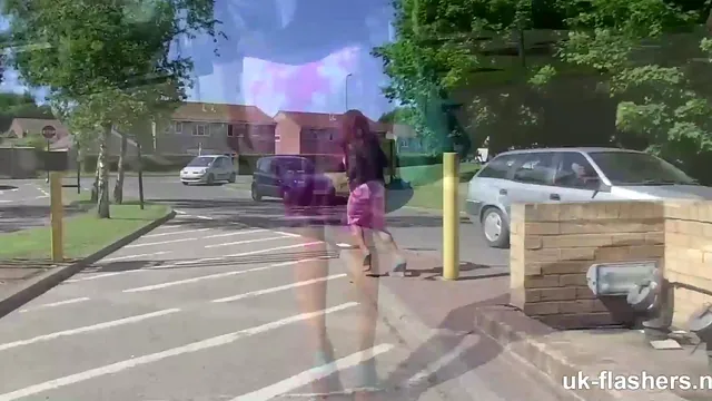 Kiki Minaj Shows Off Her Shaved Pussy Outdoors in a British Public Spot
