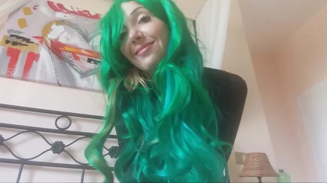 chantal channel spots filthy toilet photos on a computer and is fine with it
