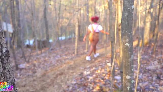 Brattty Bae Plays Bubble Gum in a Horror Story Parody with Clown Cosplay