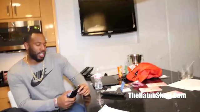 Jovan Jordan in a hood threesome with a phat booty PAWG