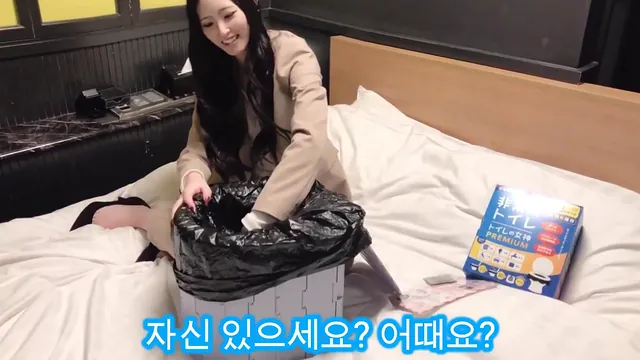 Japanese woman desperate to pee masturbates with a vibrator and squirts