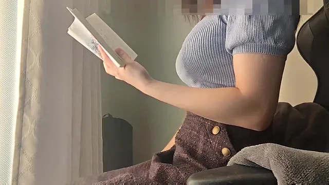 Mana27610 puts her book down and touches herself, a busty solo
