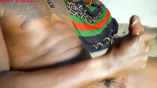 Fuck Queen plays with herself until step brother Pussyicon22 walks in naked