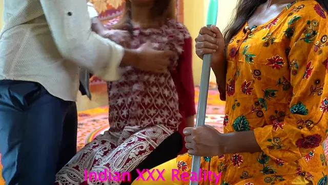 Indian Xxx fucks a step sister and keeps the dirty talk going in Hindi