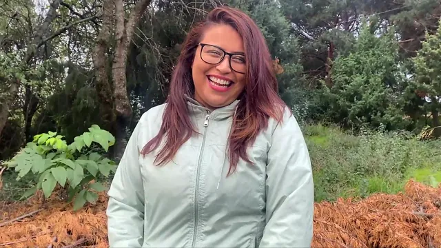 MILF nurse Mamicolombiana sucks cock in a car for cash after a street pickup