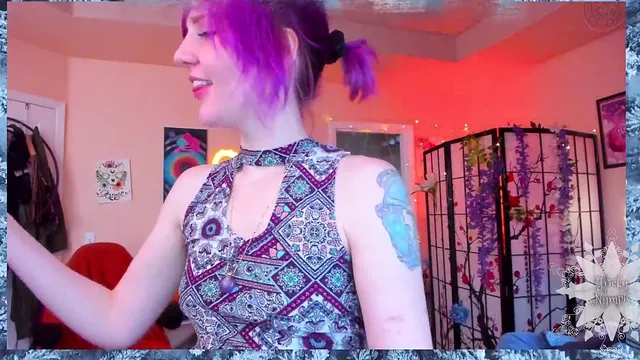 Cam Show Preview with a Big Ass MILF Using a Vibrator