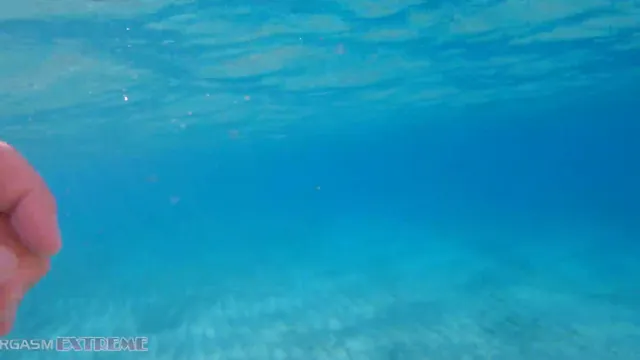 Big Natural Tits Redhead Littleredheadmia Fingered Underwater on Vacation