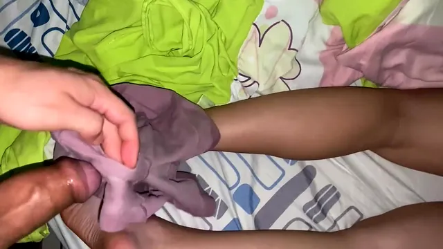 Nalgonamateur fucks his friend's girlfriend Marianamx hard until he cums