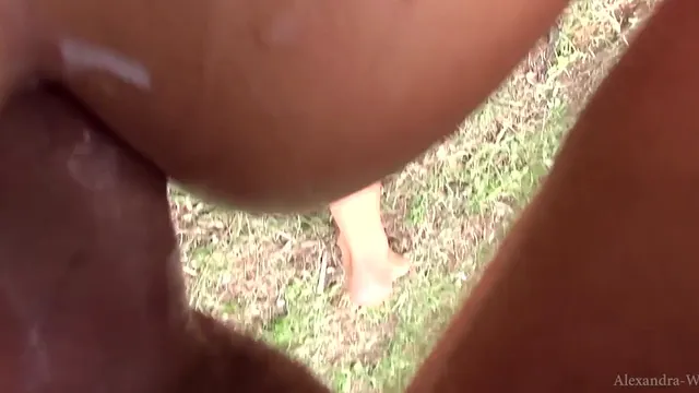 Alexandrawett and LeonRumble turn a beach into a cum party for everyone